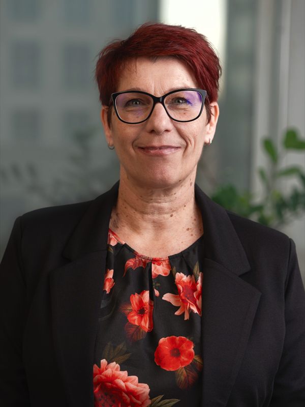Suzana Mavec, vodja pisarne